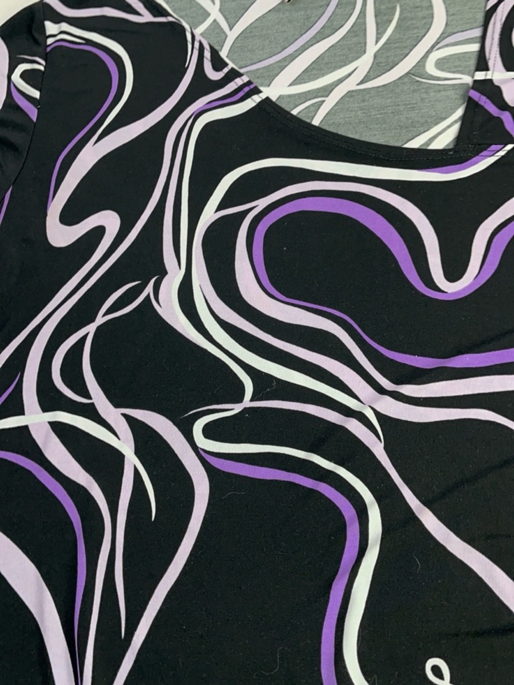 Susan Lawrence Black and Lavender Abstract Wave Top - Picture 8 of 12